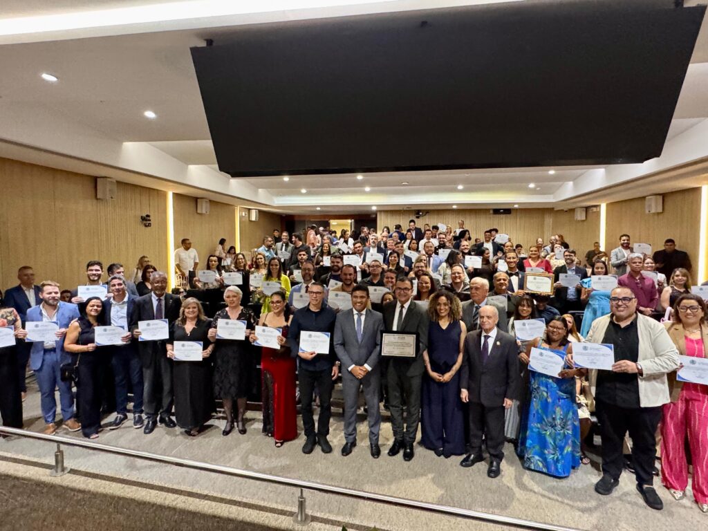 Diretora do Recife Expo Center recebe homenagem da Assembleia Legislativa de Pernambuco 1 Homenagem realizada pela ALEPE em celebração ao dia estatual do profissional de eventos.
