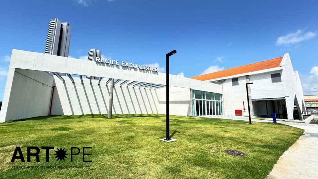 ART.PE 2025 - Postagem da fachada norte do Recife Expo Center, onde a feira divulga o equipamento como espaço que vai sediar a 4ª edição.