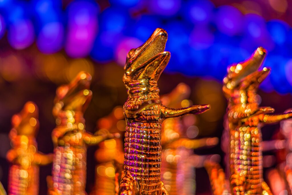 Recife Expo Center Conquista Prêmio Caio 2025 e Consolida Posição Entre os Principais Centros de Convenções do Brasil 2 Troféu do Prêmio CAIO 2025 no formato de um jacaré.