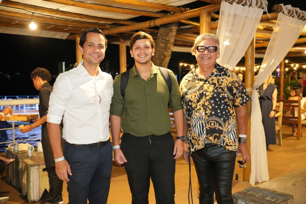25 Anos do Recife Convention - Paulo Menezes - Dir. Recife Expo Center, Almir Cardoso - Gerente Comercial e Daniel Burgos - Assistente Comercial.